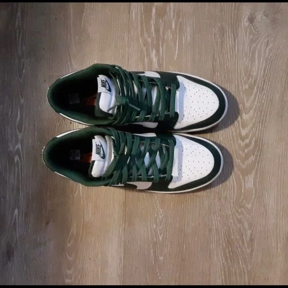 Dunks and ps4 slim - Picture 3 of 5